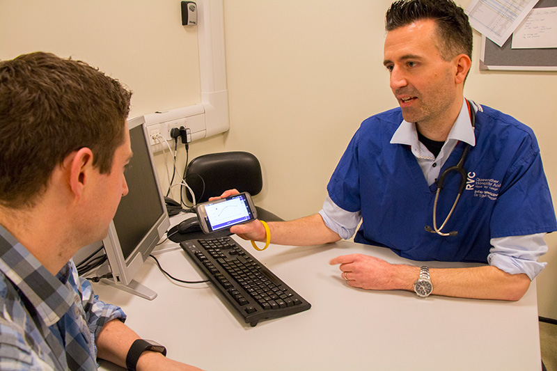 Dr Stijn Niessen demonstrating the new app to a client at the RVC's small animal hospital